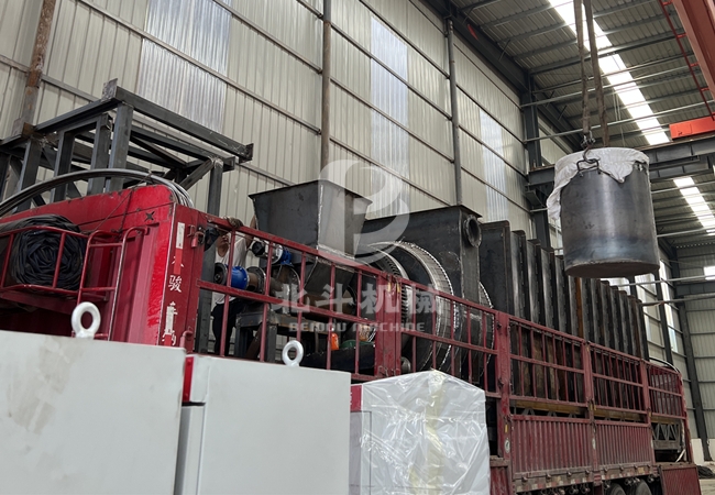 電子元件裂解爐助力電子垃圾無害化處理,現完成裝車運往廣東