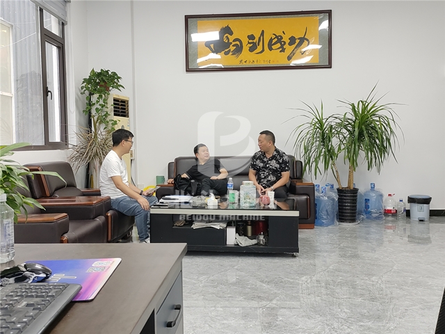 北斗機械銷售部經理與江蘇客戶座談交流
