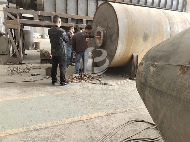 安徽考察團(tuán)來北斗機(jī)械考察鋰電池回收設(shè)備