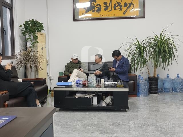 來訪客戶親身體驗鋰電池裂解爐的全新技術