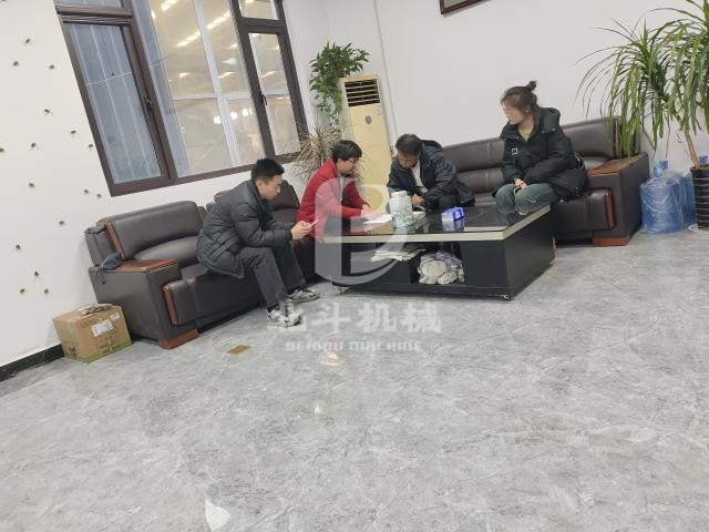 北斗鋰電池回收設備性能優(yōu)異吸引馬來西亞客戶來訪