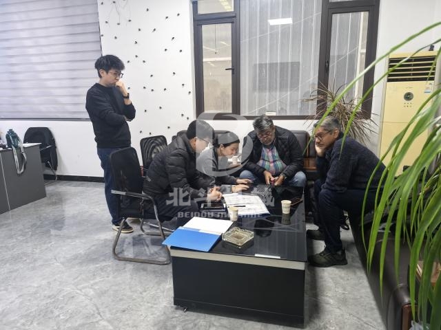 玻利維亞客戶參觀并了解我司軟包電池裂解爐設備